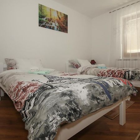 Apartman Lucija & Luka Otočac Exteriör bild